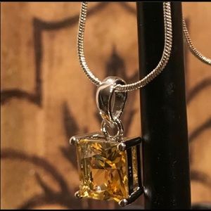 ❤️Beautiful 925 Necklace with cetrine pendent❤️